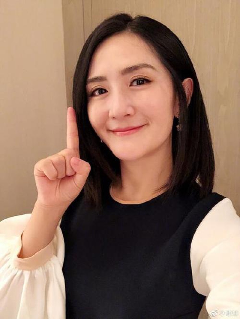 泪目！谢娜演唱会C位竟然是何炅专属，全程低调守候简直不要太好嗑！