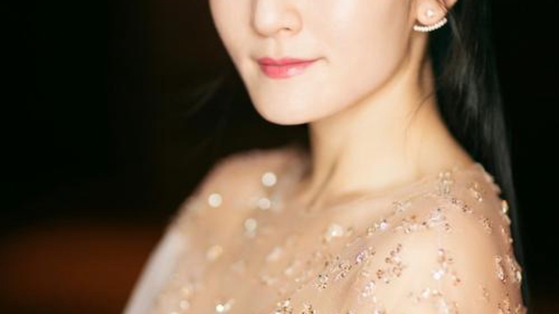 泪目！谢娜演唱会C位竟然是何炅专属，全程低调守候简直不要太好嗑！